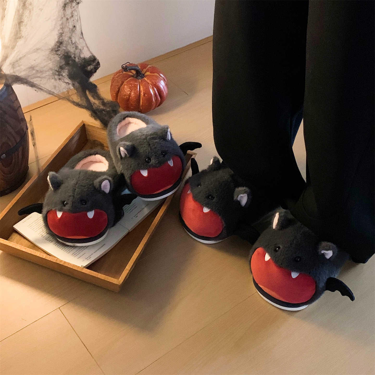 Halloween Bat Plush Slippers W - Sewing House reseña y precio