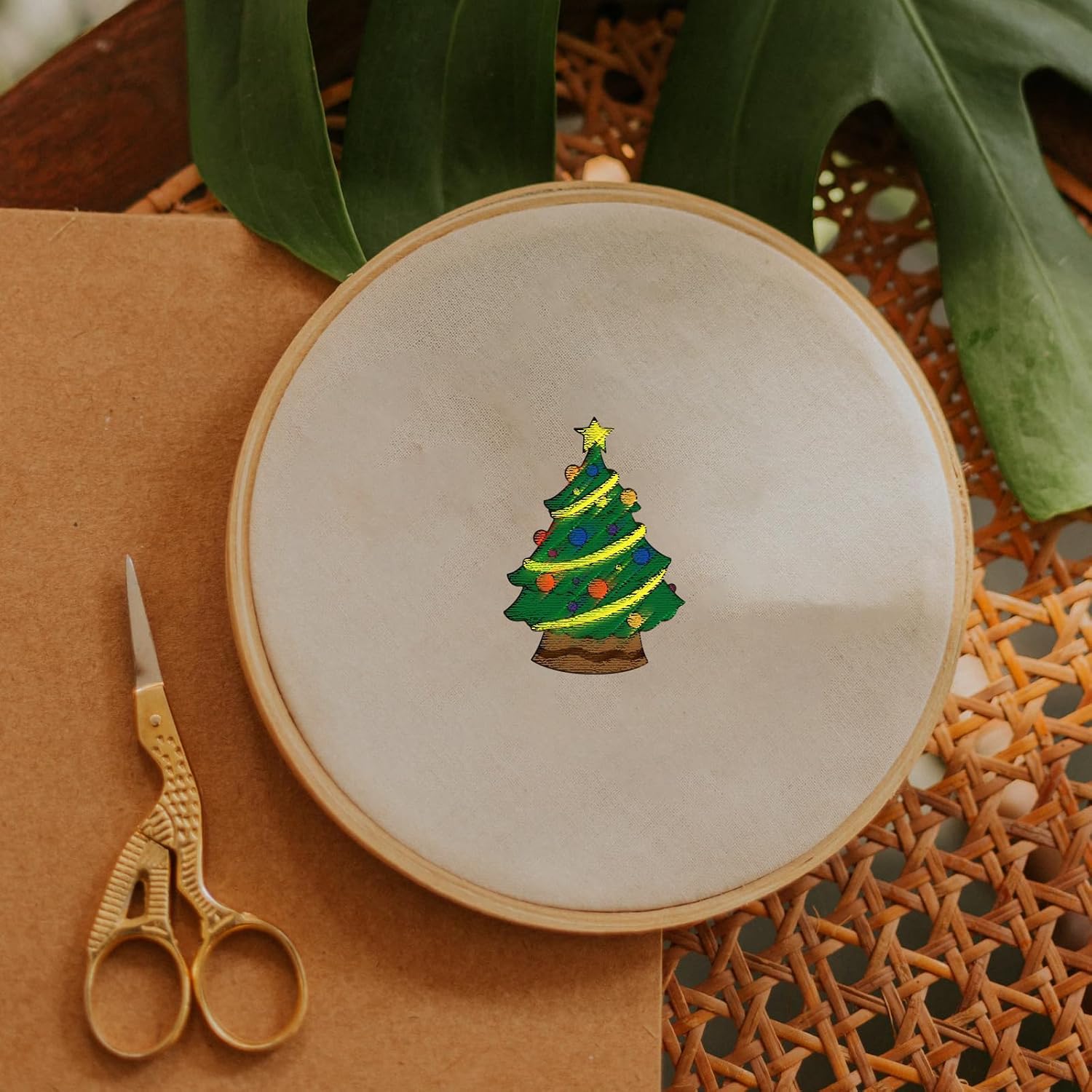 Christmas Handmade Embroidery  - Textile Sewing Patterns reseña y precio